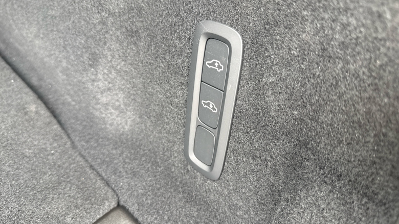 Volvo XC60 2.0 T8 [455] PHEV Ultra Dark 5dr AWD Geartronic Estate